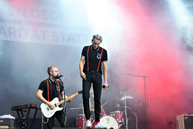 Kraftklub, a famous German band from Chemnitz, performs at the anti-racist, free concert organized following the demonstrations.
